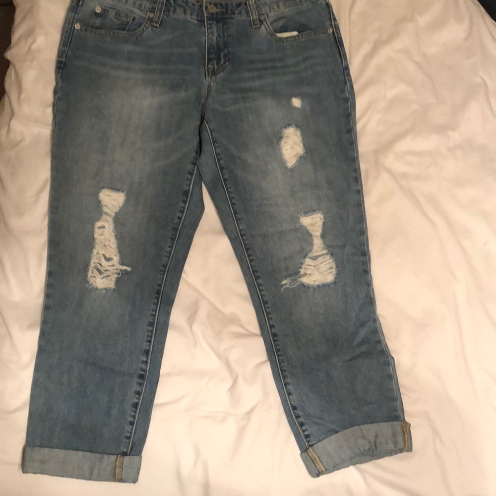 Gap distressed denim capris